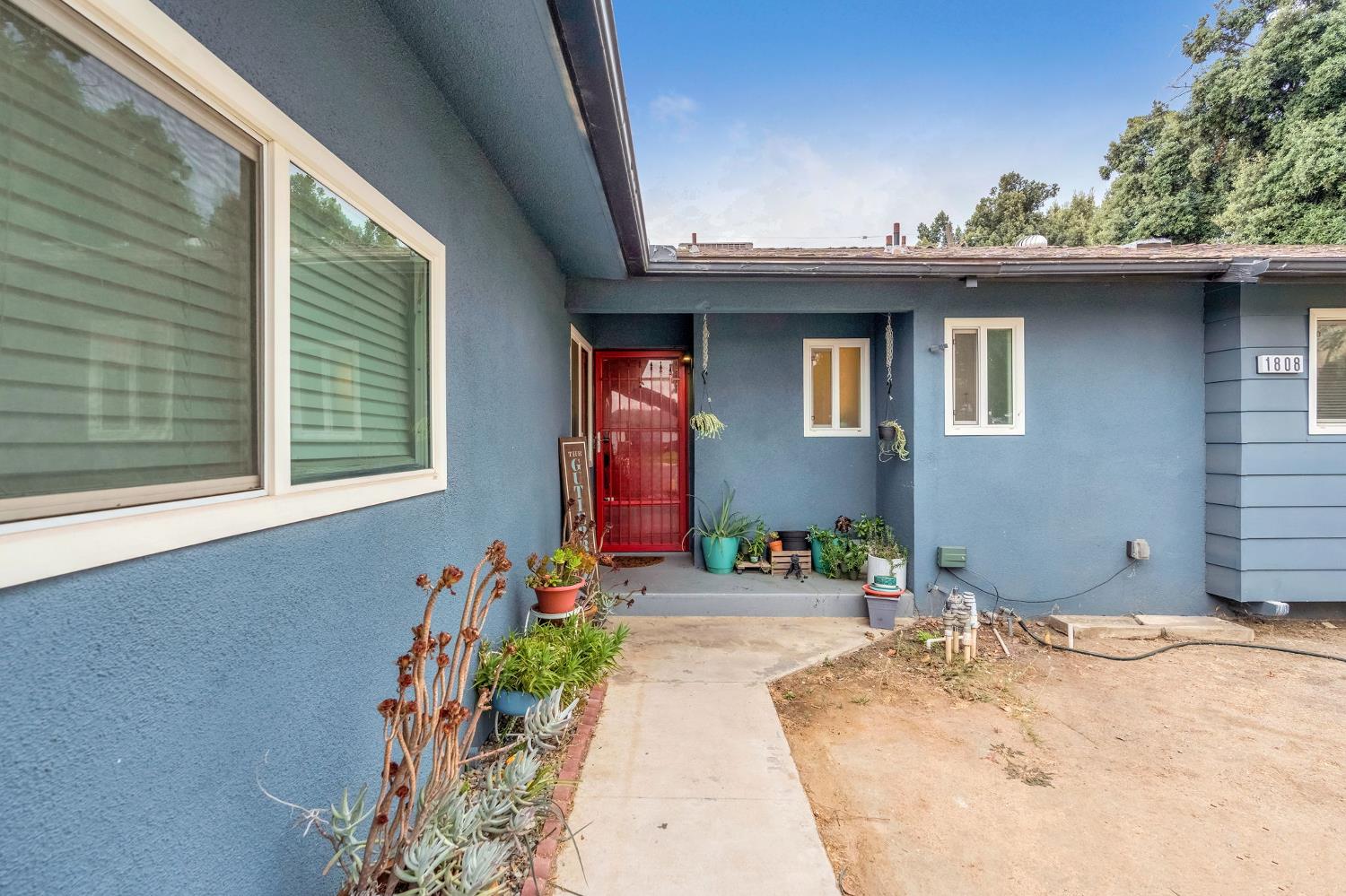 1808 N Dearing Ave, Fresno, CA 93703