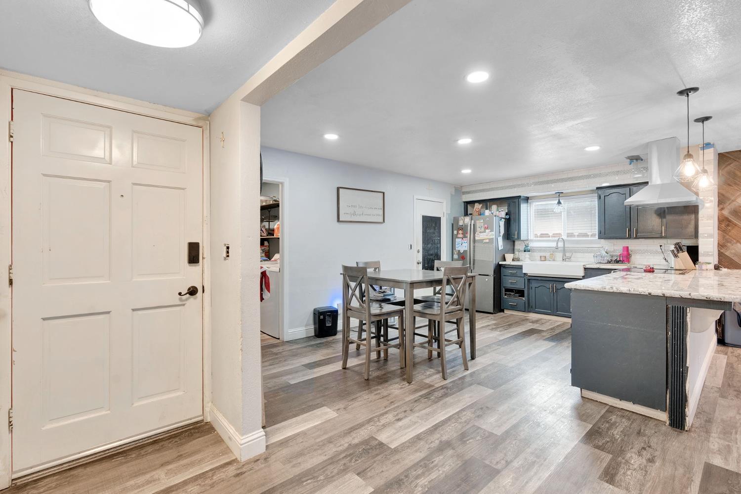 1808 N Dearing Ave, Fresno, CA 93703
