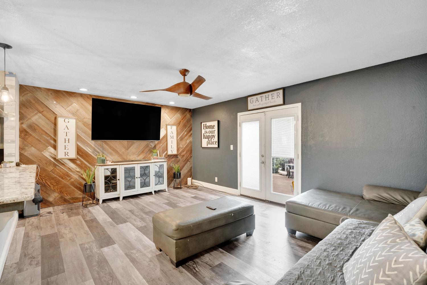 1808 N Dearing Ave, Fresno, CA 93703