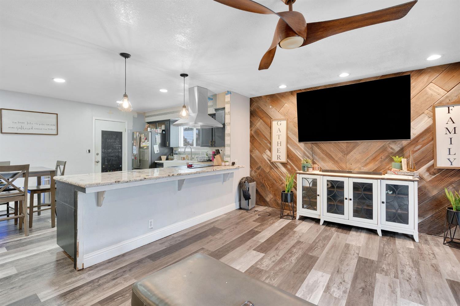 1808 N Dearing Ave, Fresno, CA 93703