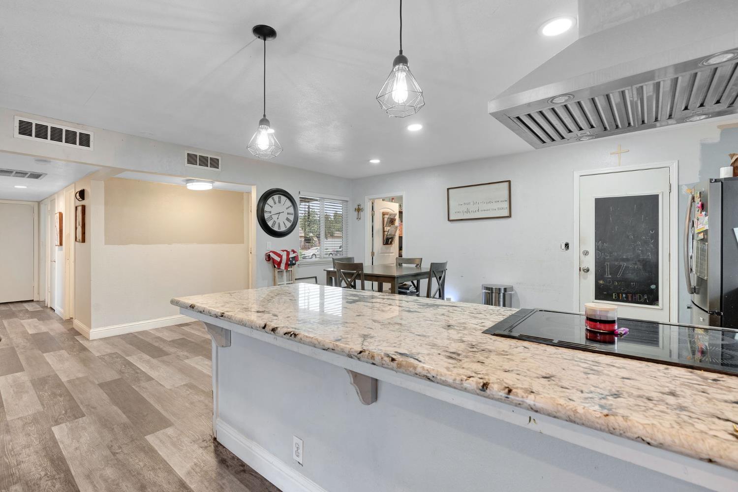 1808 N Dearing Ave, Fresno, CA 93703