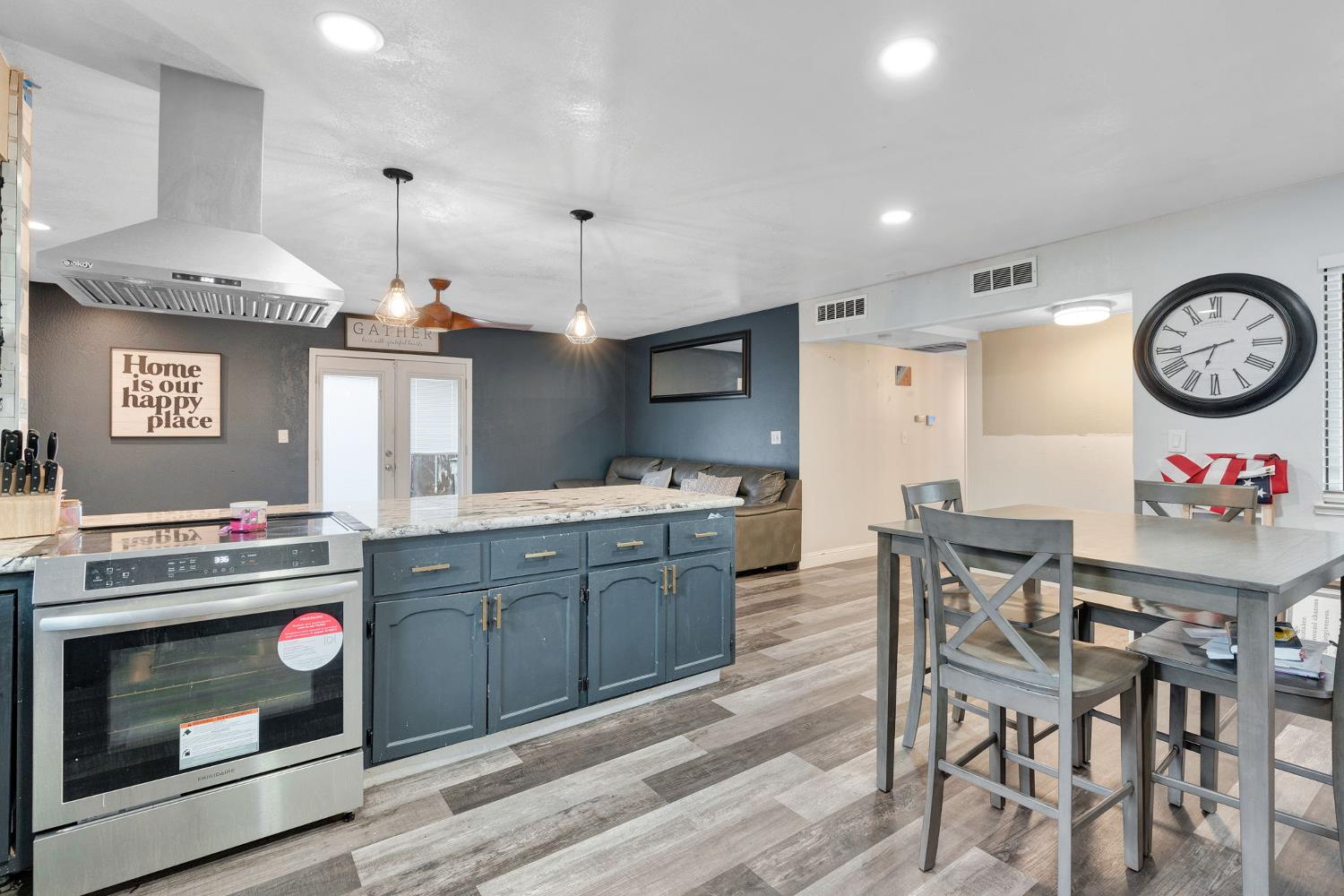 1808 N Dearing Ave, Fresno, CA 93703