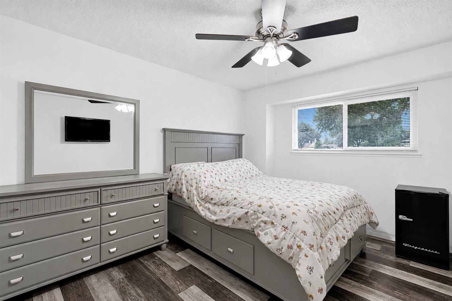 1808 N Dearing Ave, Fresno, CA 93703