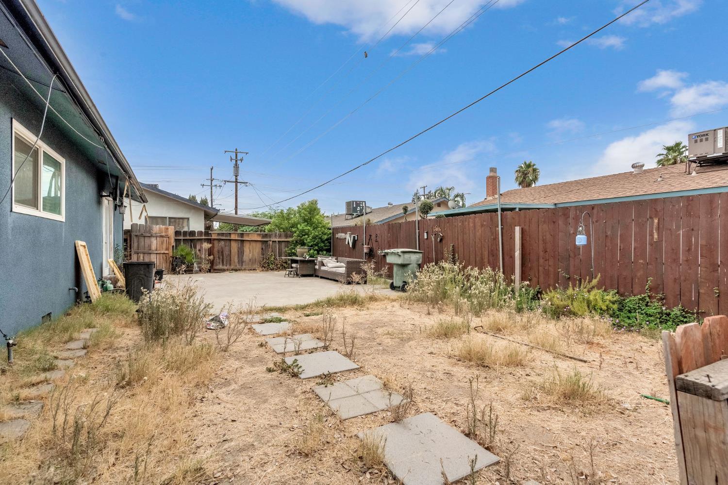 1808 N Dearing Ave, Fresno, CA 93703