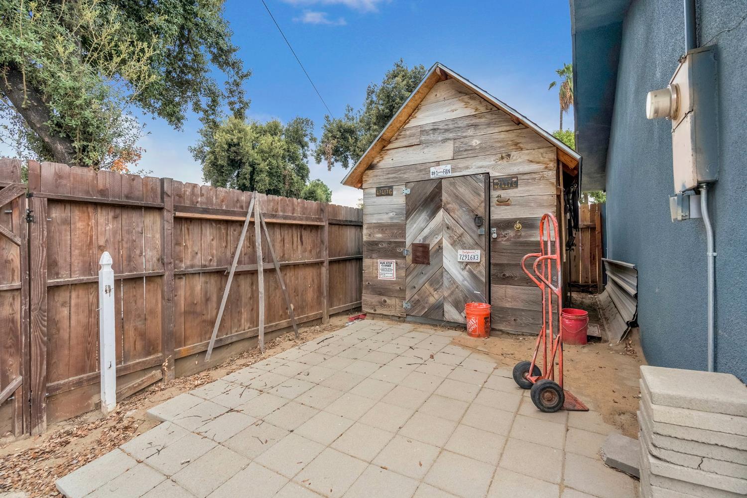 1808 N Dearing Ave, Fresno, CA 93703
