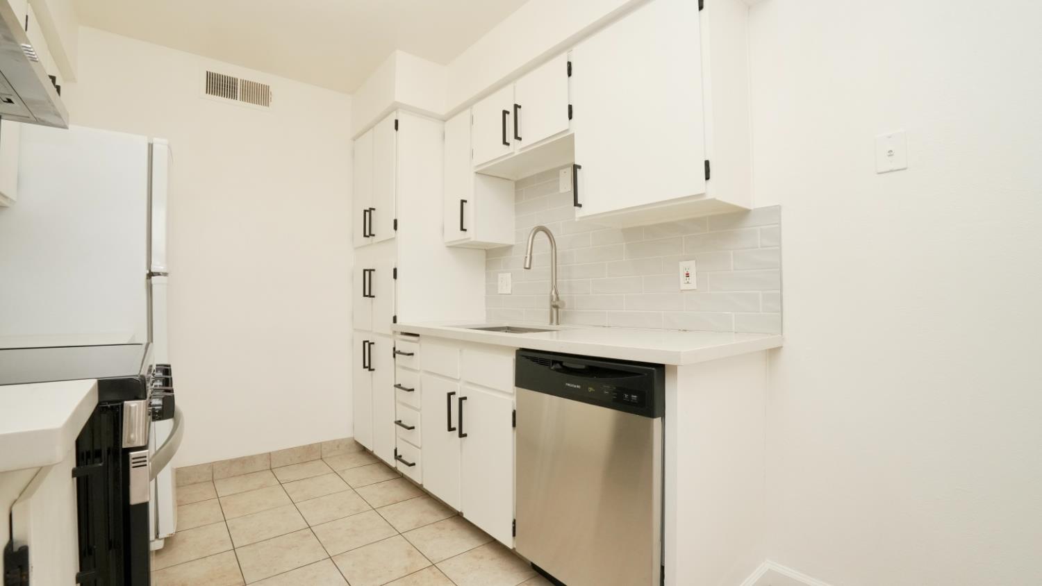 1550 W Ashlan #111, Fresno, CA 93705