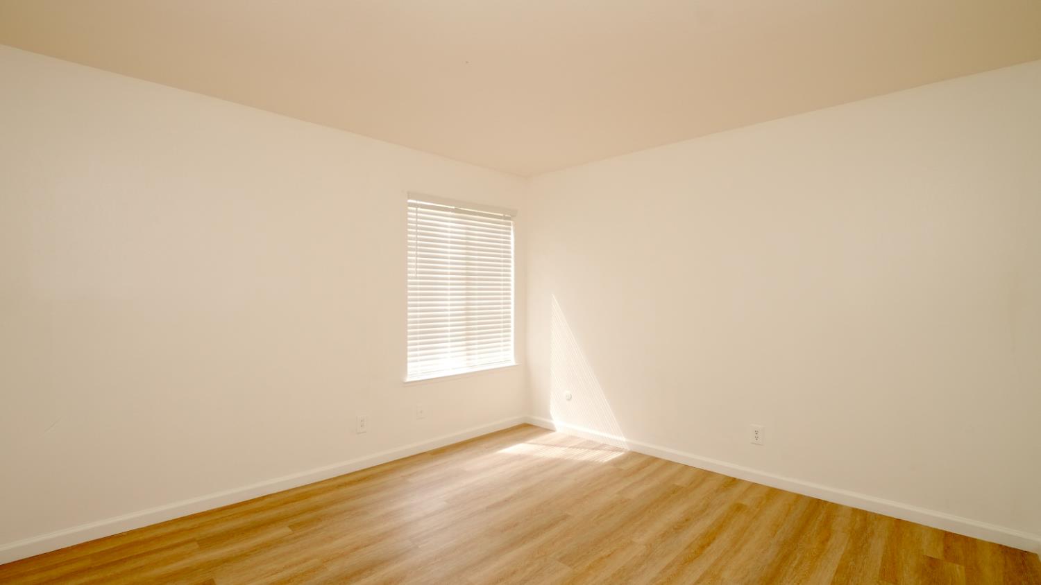 1550 W Ashlan #111, Fresno, CA 93705