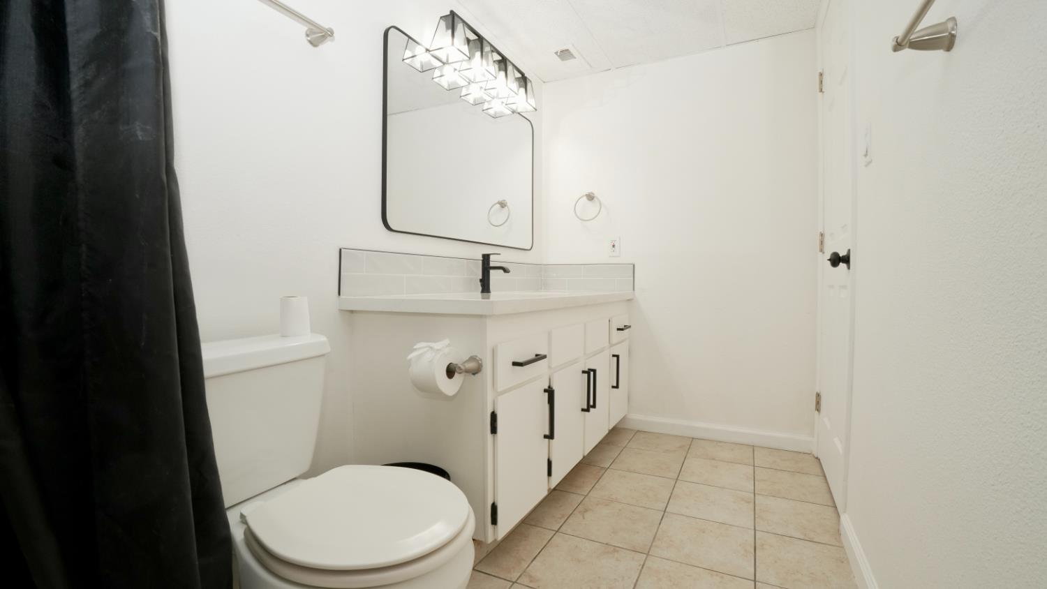 1550 W Ashlan #111, Fresno, CA 93705