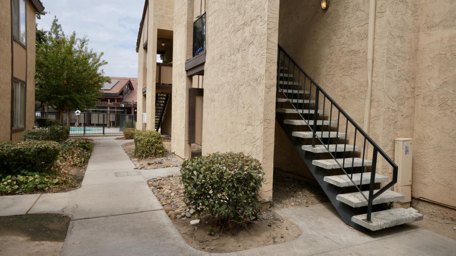 1550 W Ashlan #111, Fresno, CA 93705