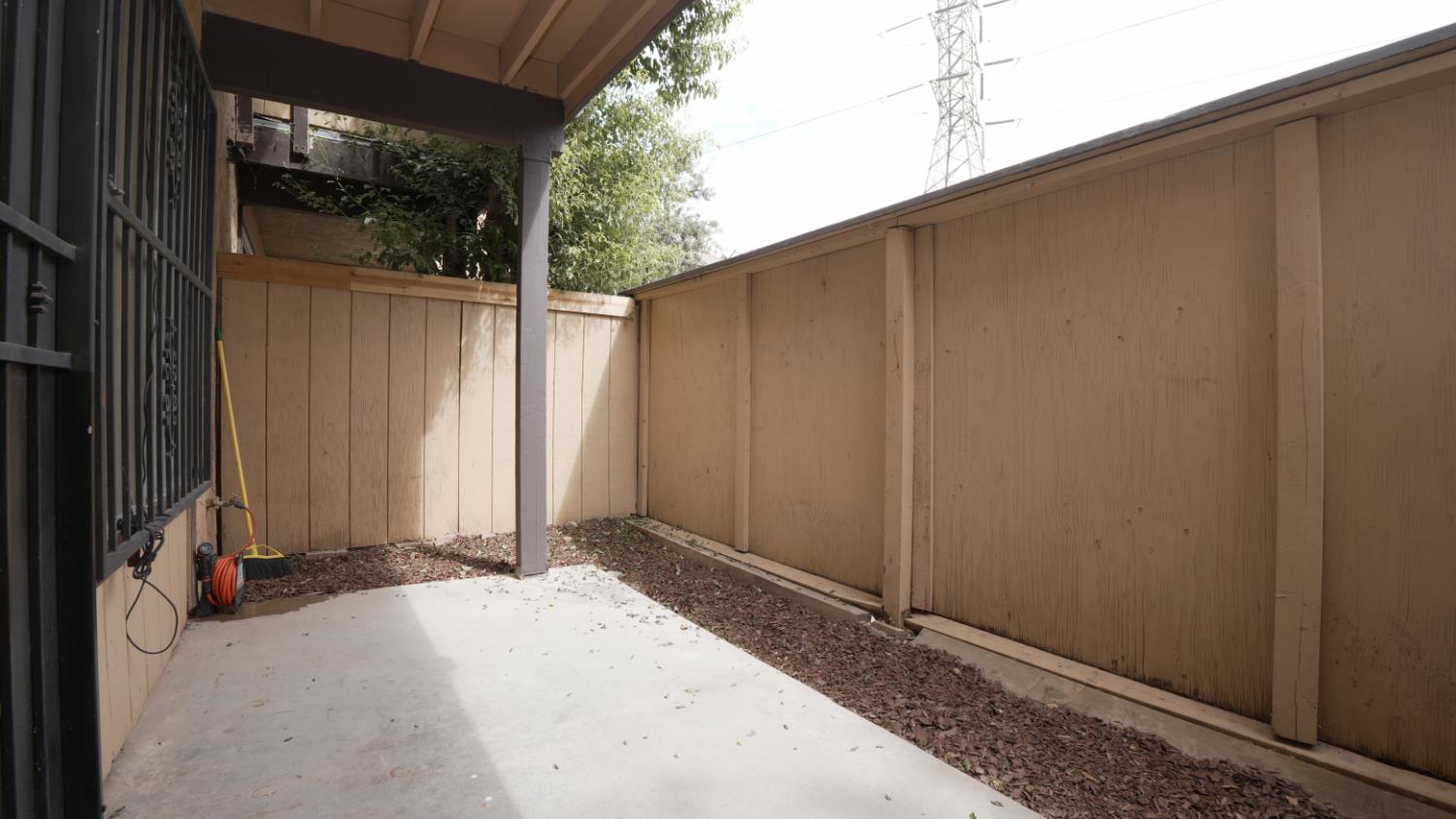 1550 W Ashlan #111, Fresno, CA 93705