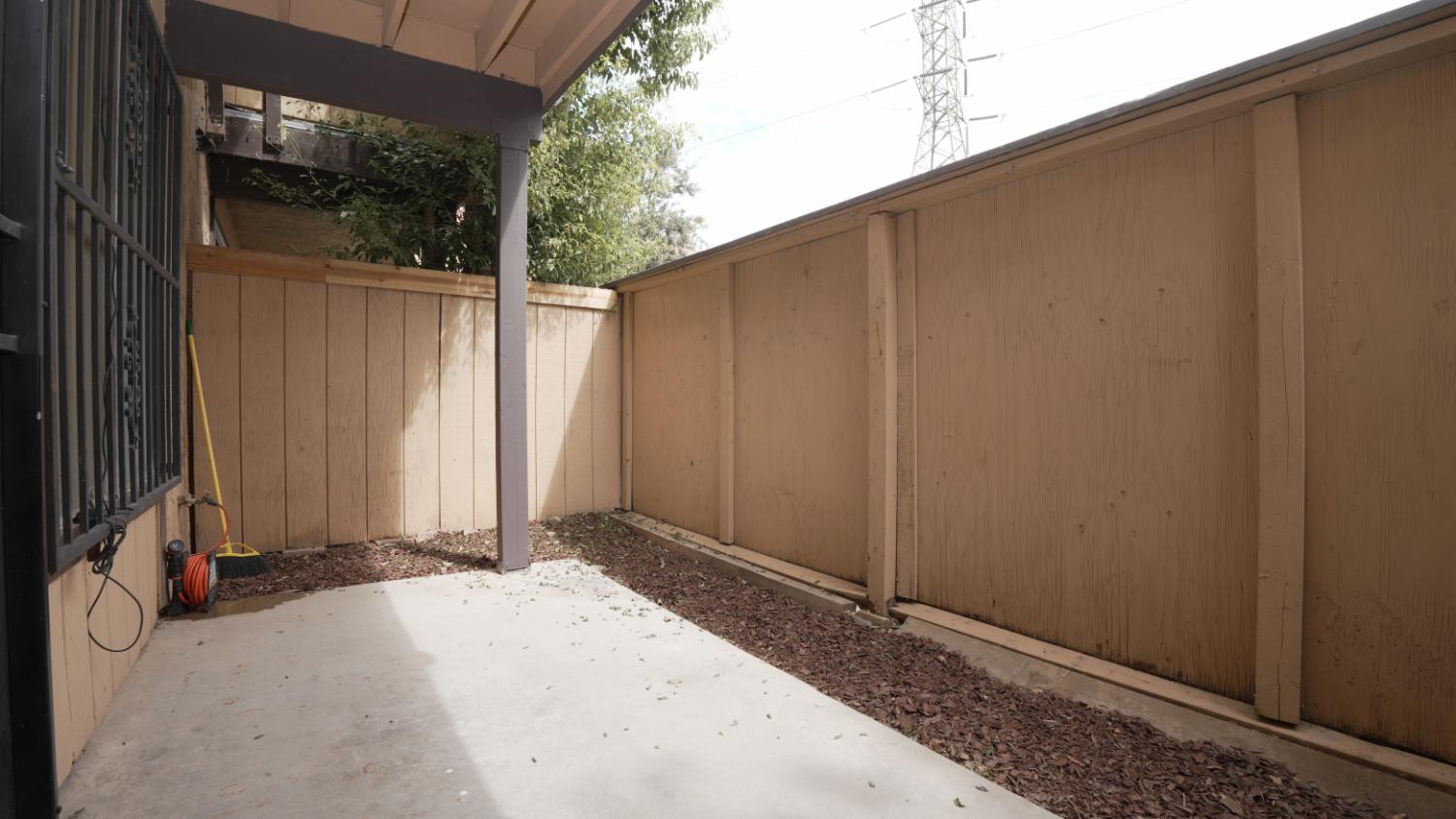 1550 W Ashlan #111, Fresno, CA 93705
