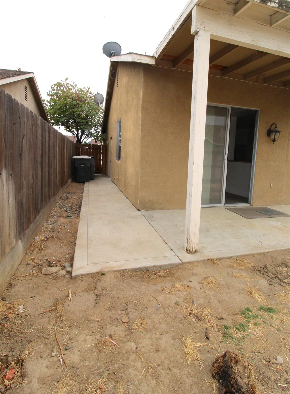 5233 E Harvest Ln E, Fresno, CA 93725