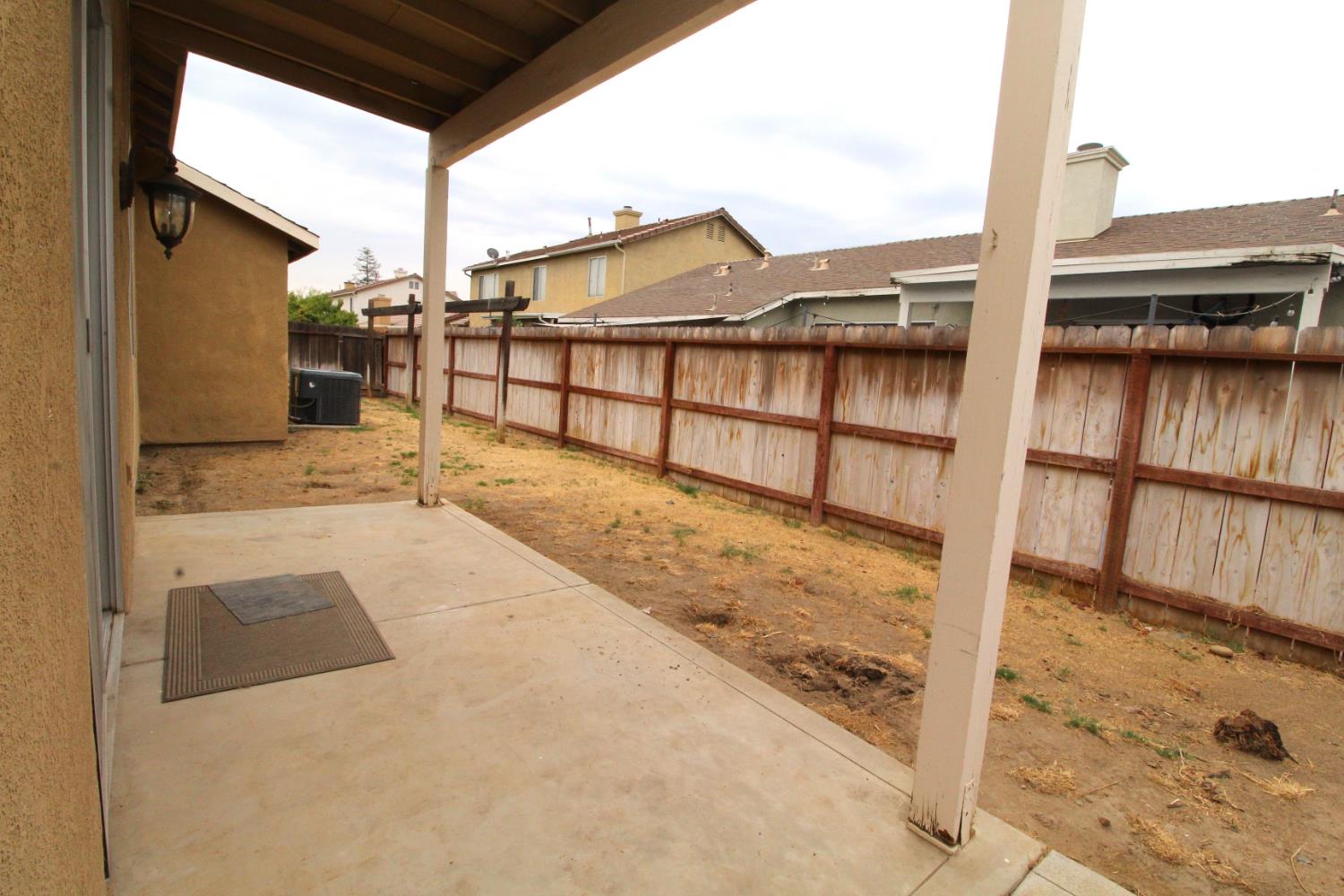5233 E Harvest Ln E, Fresno, CA 93725
