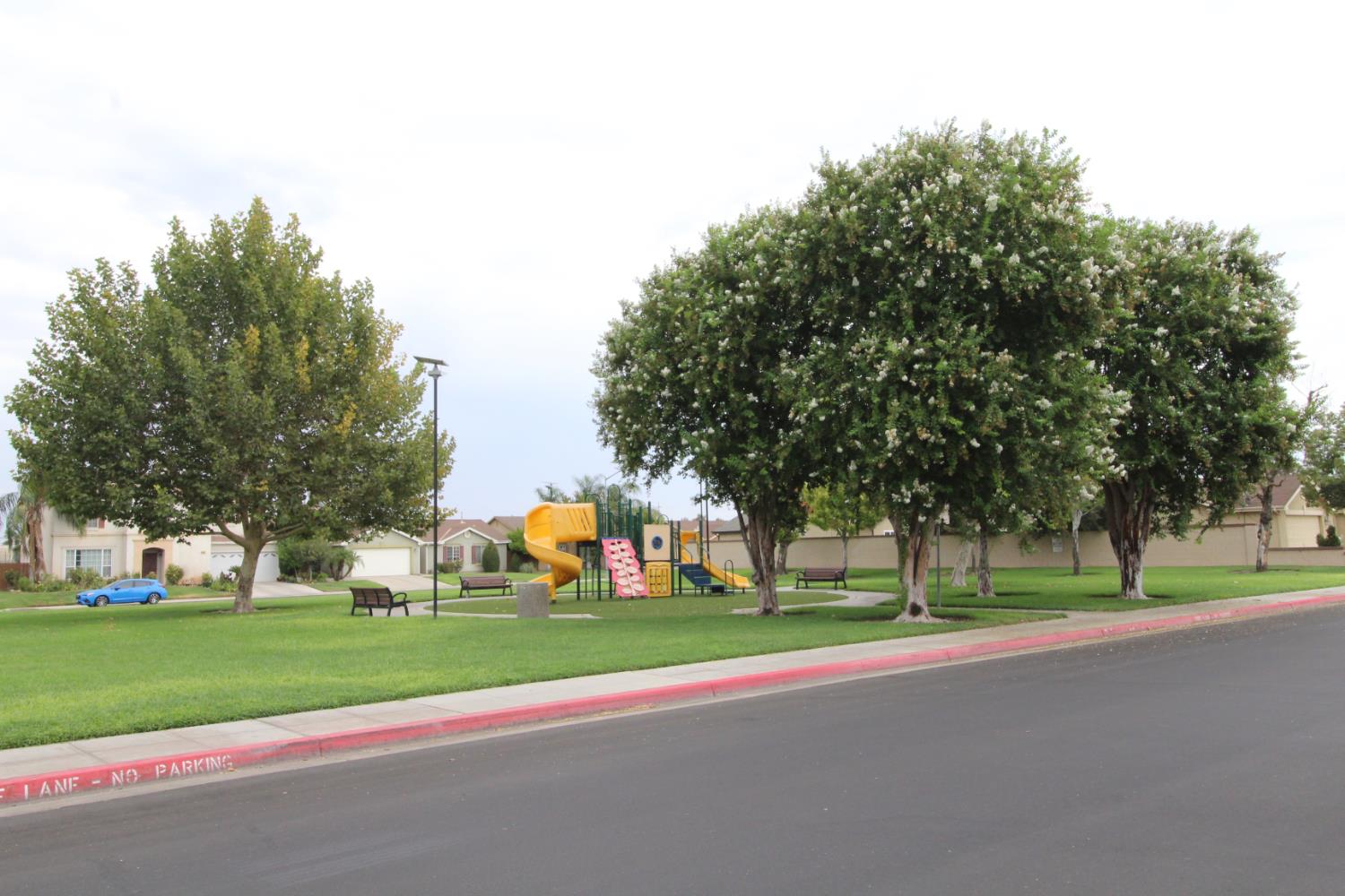 5233 E Harvest Ln E, Fresno, CA 93725