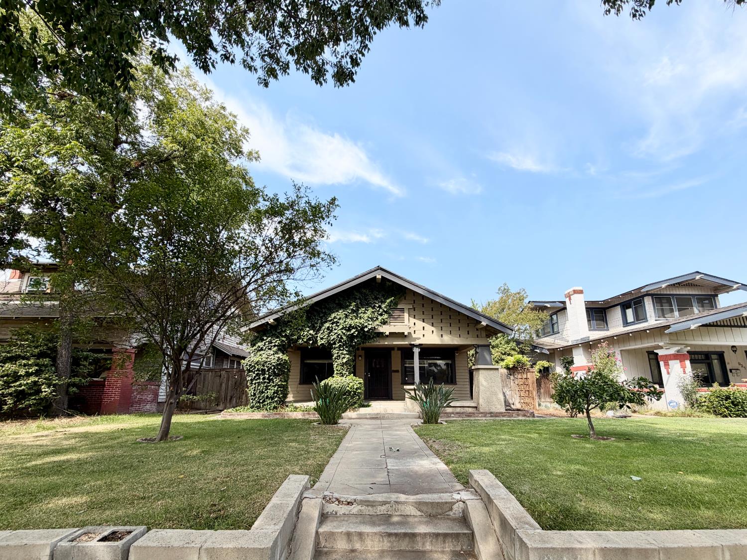 911 N Echo Ave, Fresno, CA 93728
