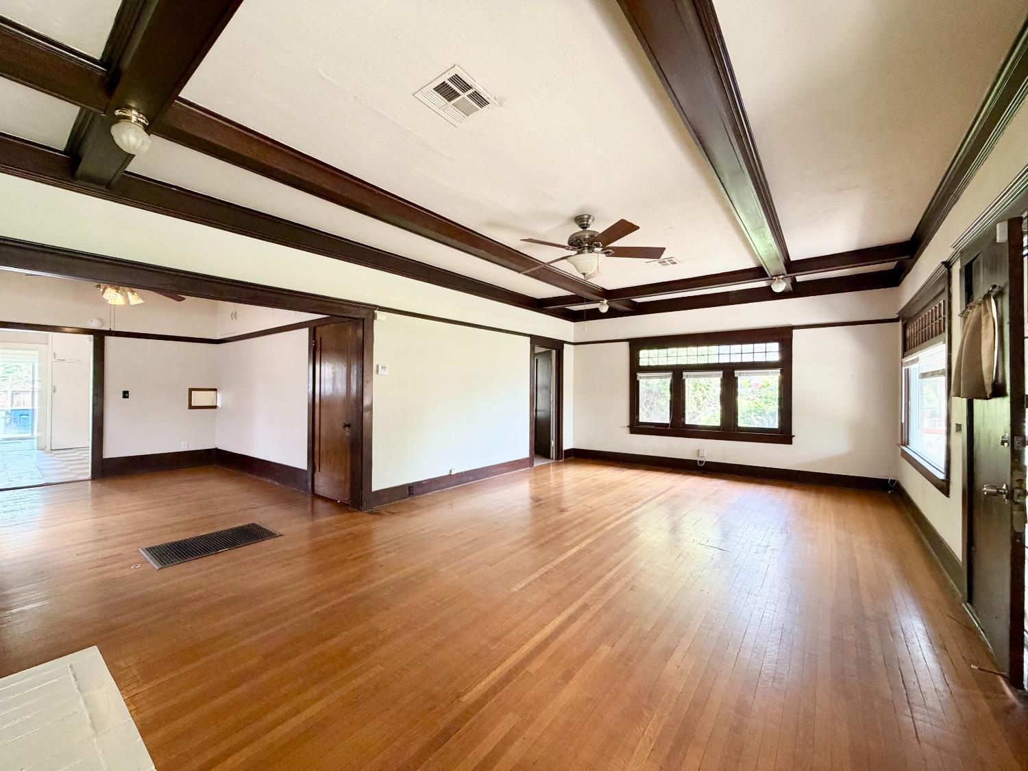 911 N Echo Ave, Fresno, CA 93728
