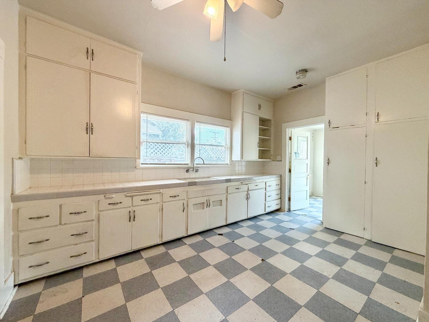911 N Echo Ave, Fresno, CA 93728