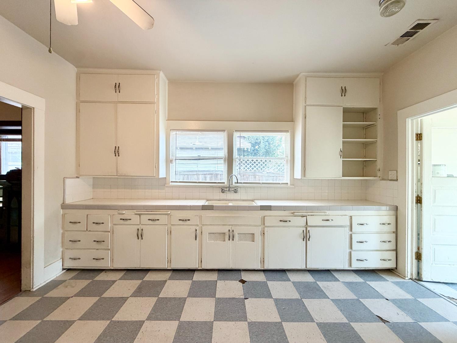 911 N Echo Ave, Fresno, CA 93728