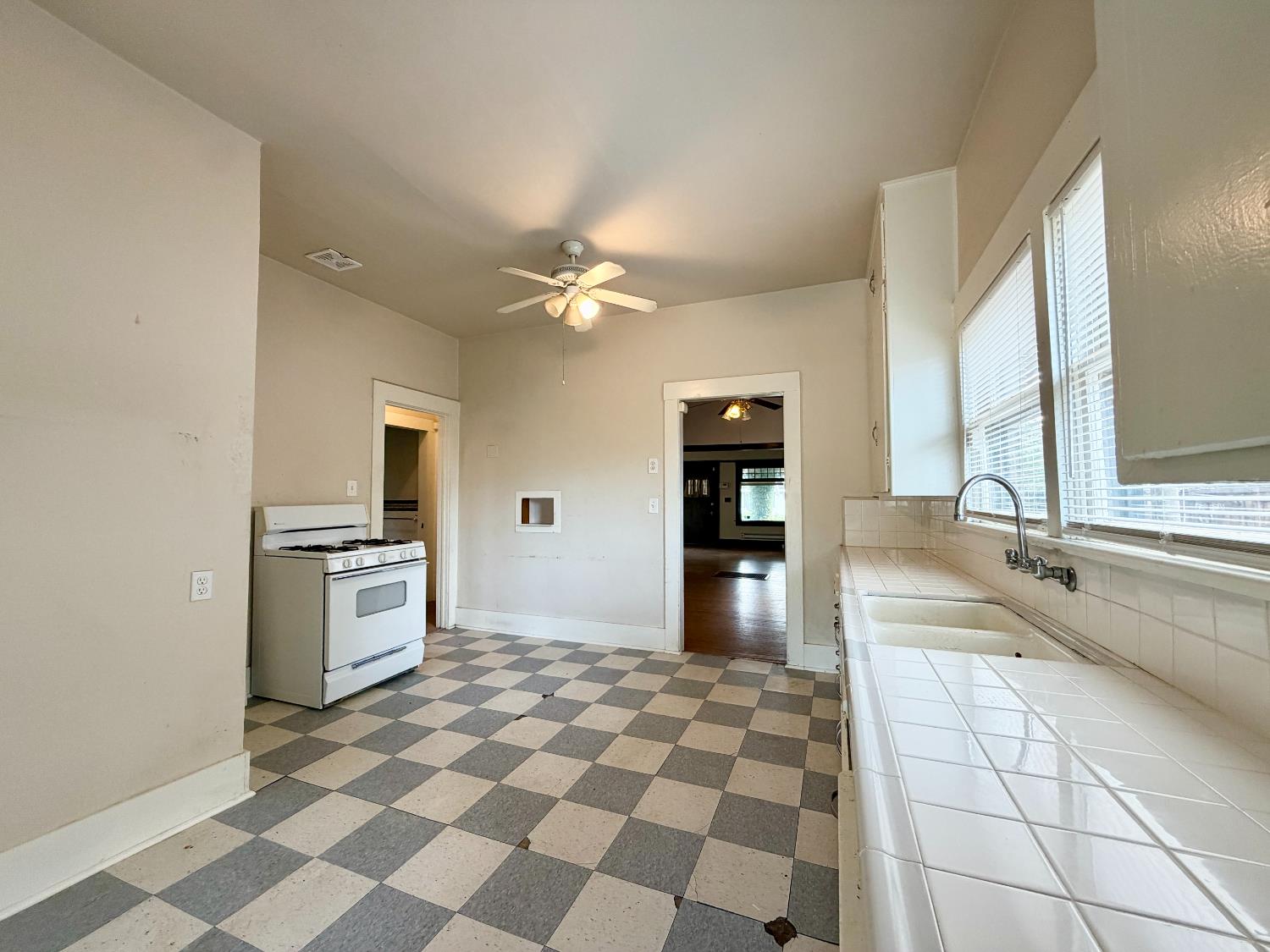 911 N Echo Ave, Fresno, CA 93728