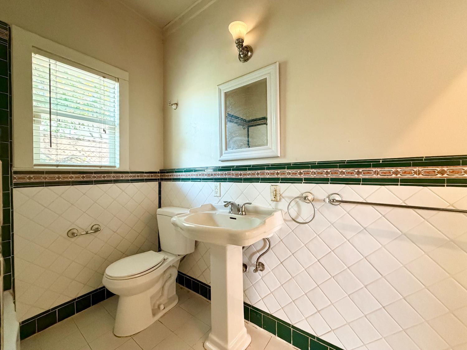 911 N Echo Ave, Fresno, CA 93728