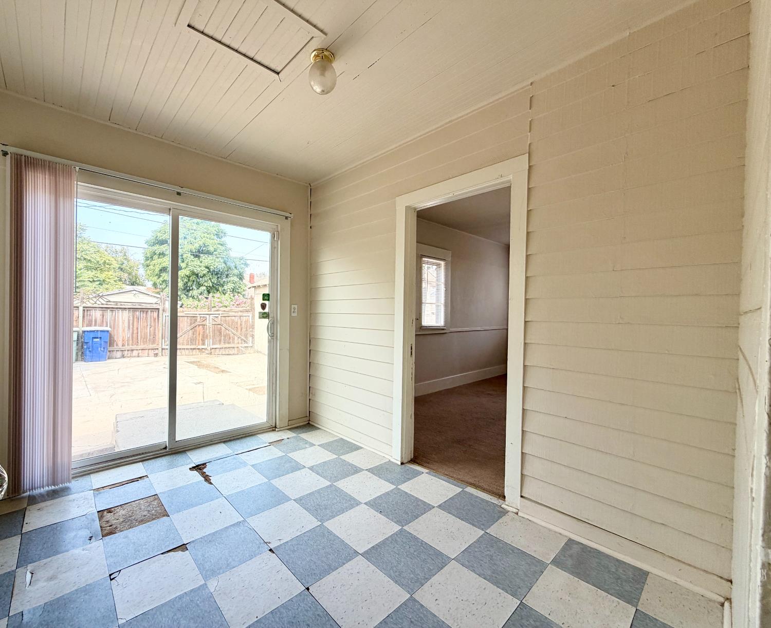 911 N Echo Ave, Fresno, CA 93728