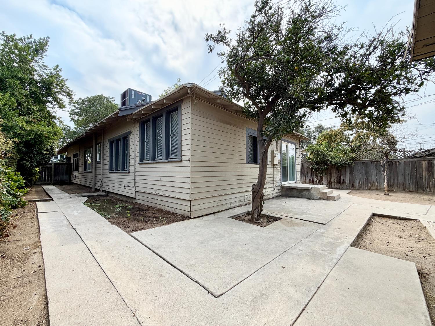 911 N Echo Ave, Fresno, CA 93728