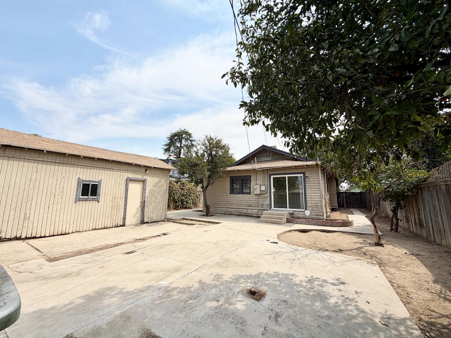 911 N Echo Ave, Fresno, CA 93728