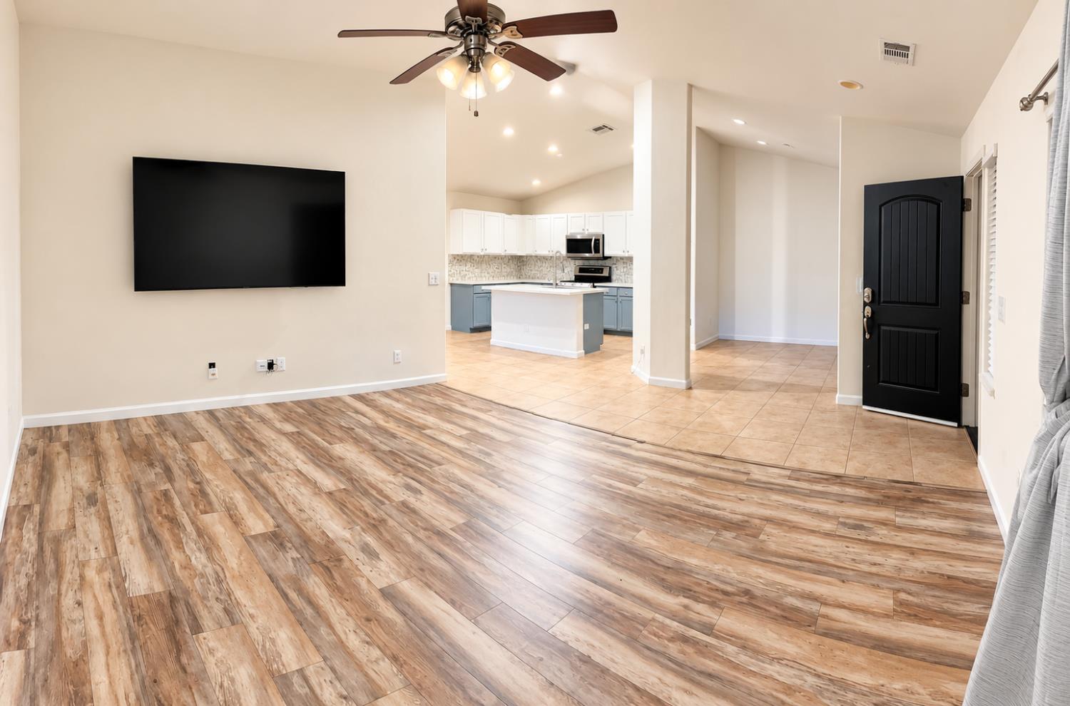3068 S Foster Ct NE #64, Tulare, CA 93274