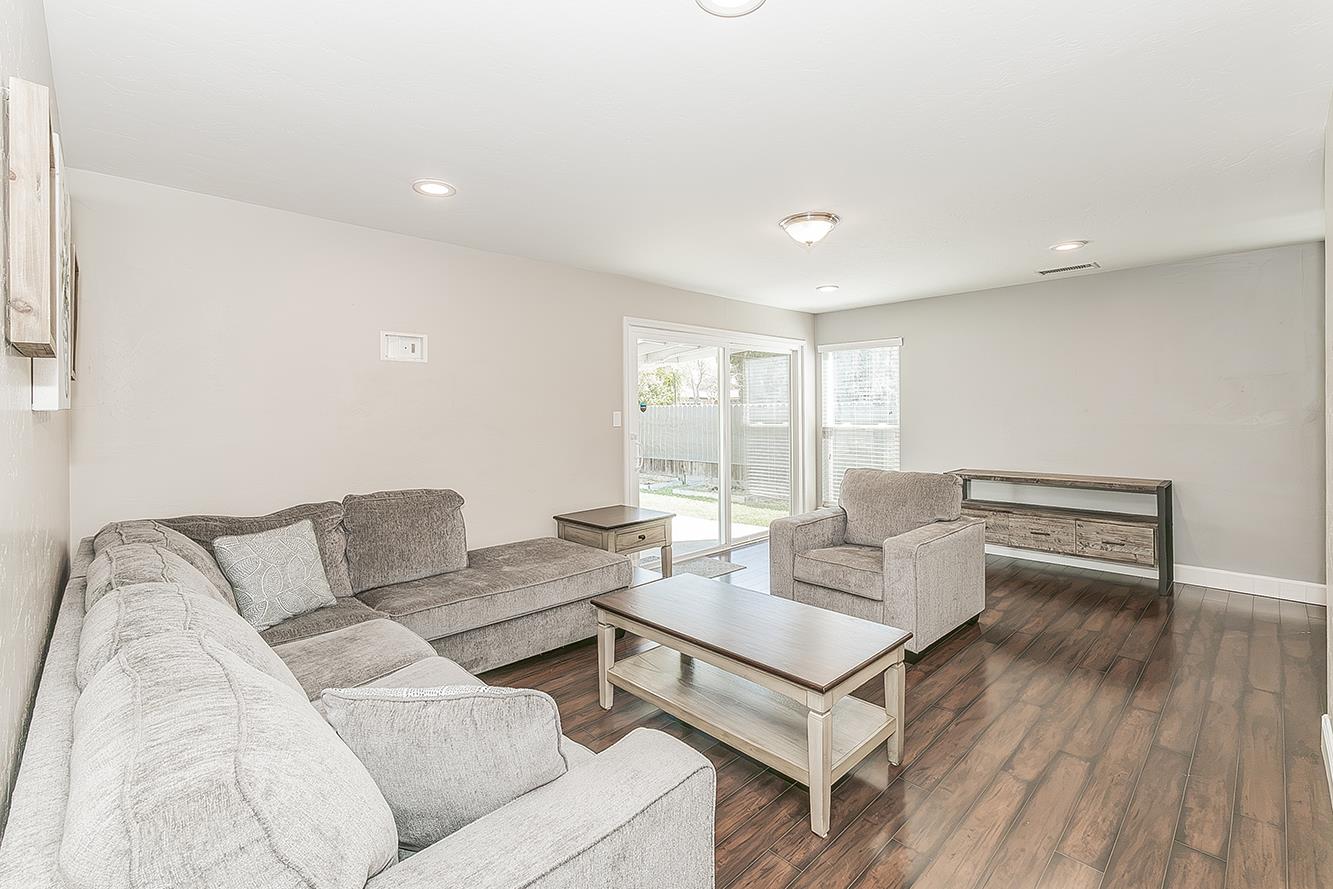 611 San Gabriel Ave, Clovis, CA 93612