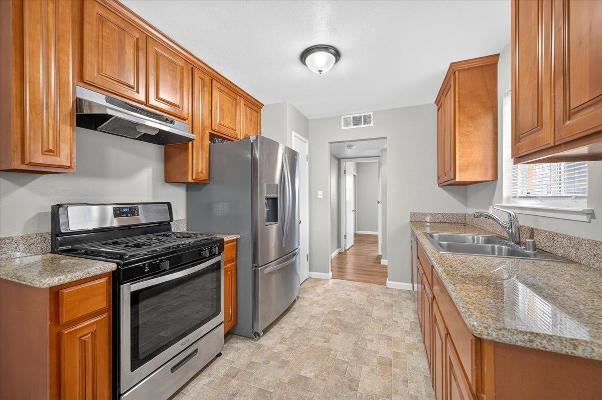 1914 S Backer Ave, Fresno, CA 93702