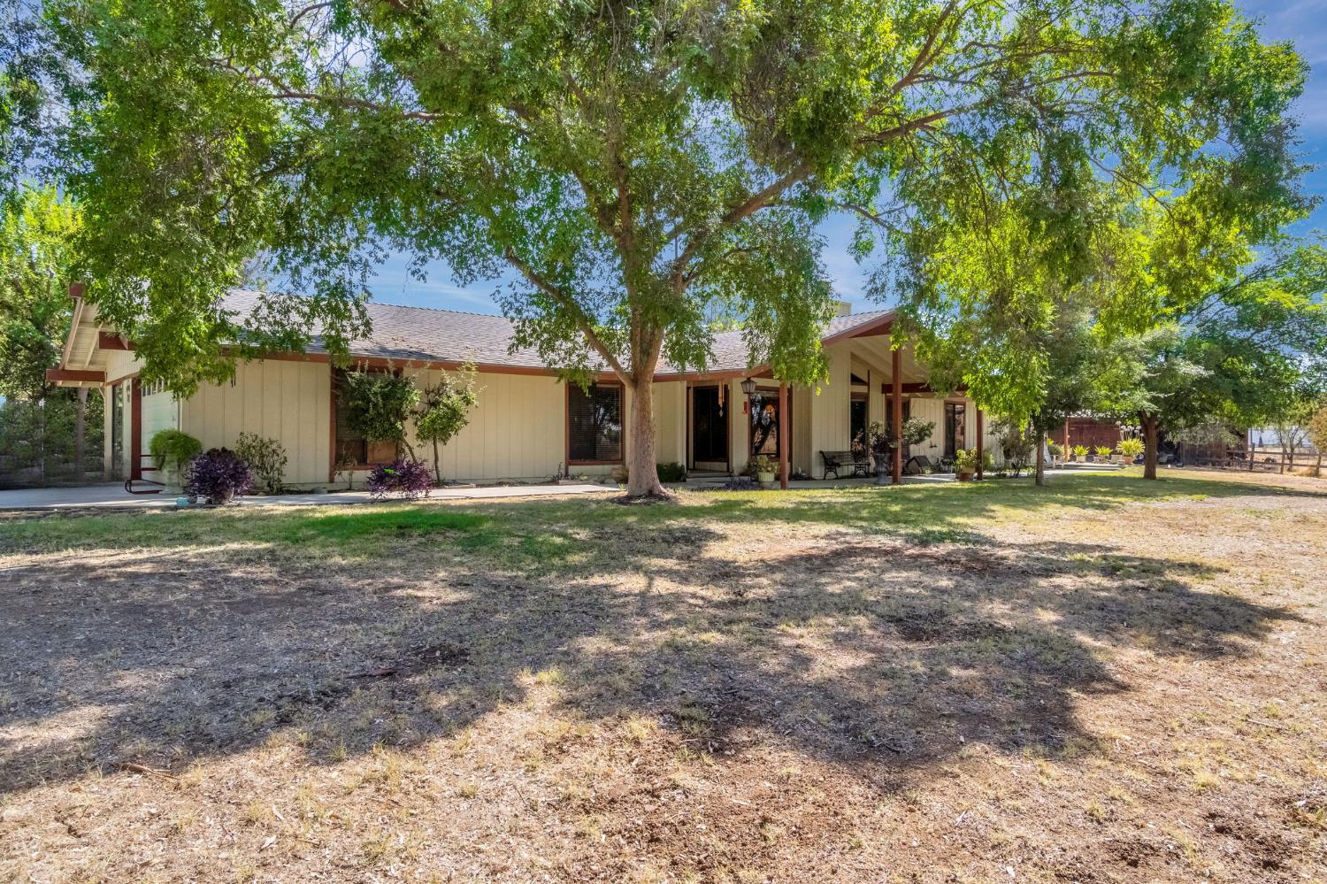 11801 N Mckelvy Ave, Clovis, CA 93619