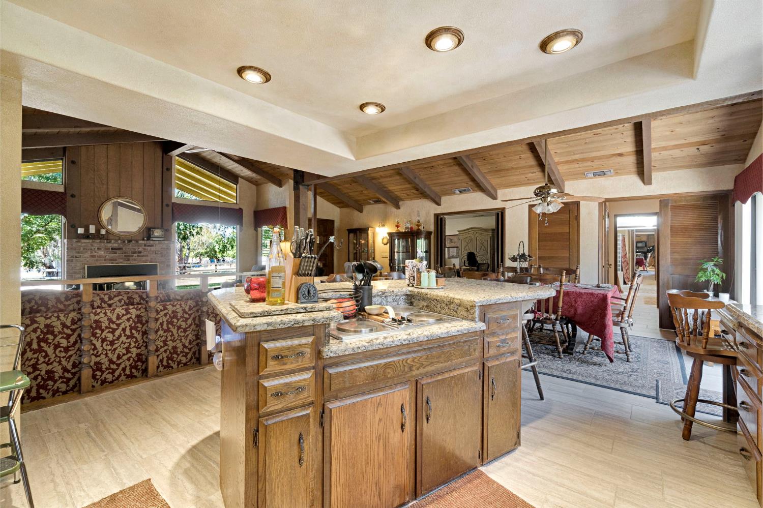 11801 N Mckelvy Ave, Clovis, CA 93619