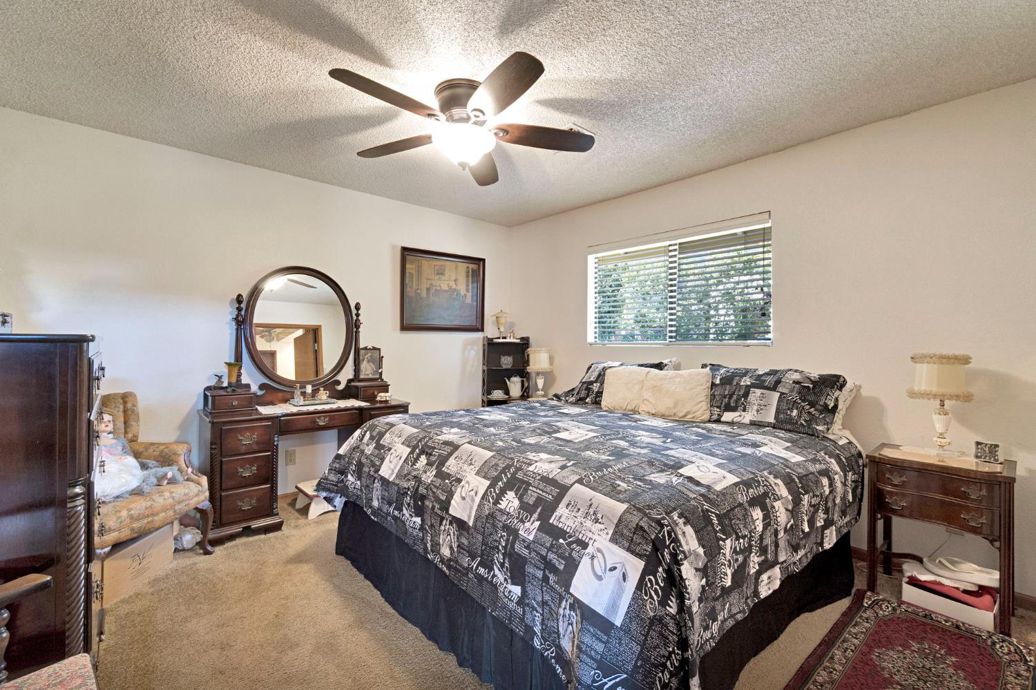 11801 N Mckelvy Ave, Clovis, CA 93619