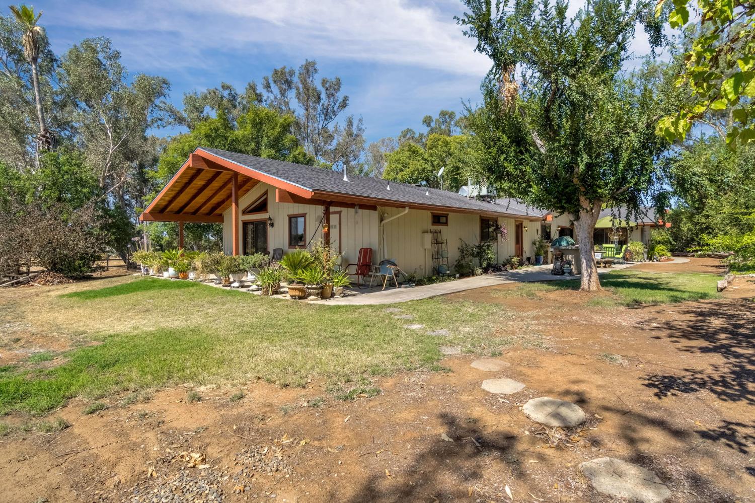 11801 N Mckelvy Ave, Clovis, CA 93619