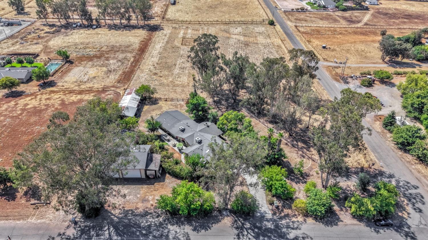 11801 N Mckelvy Ave, Clovis, CA 93619