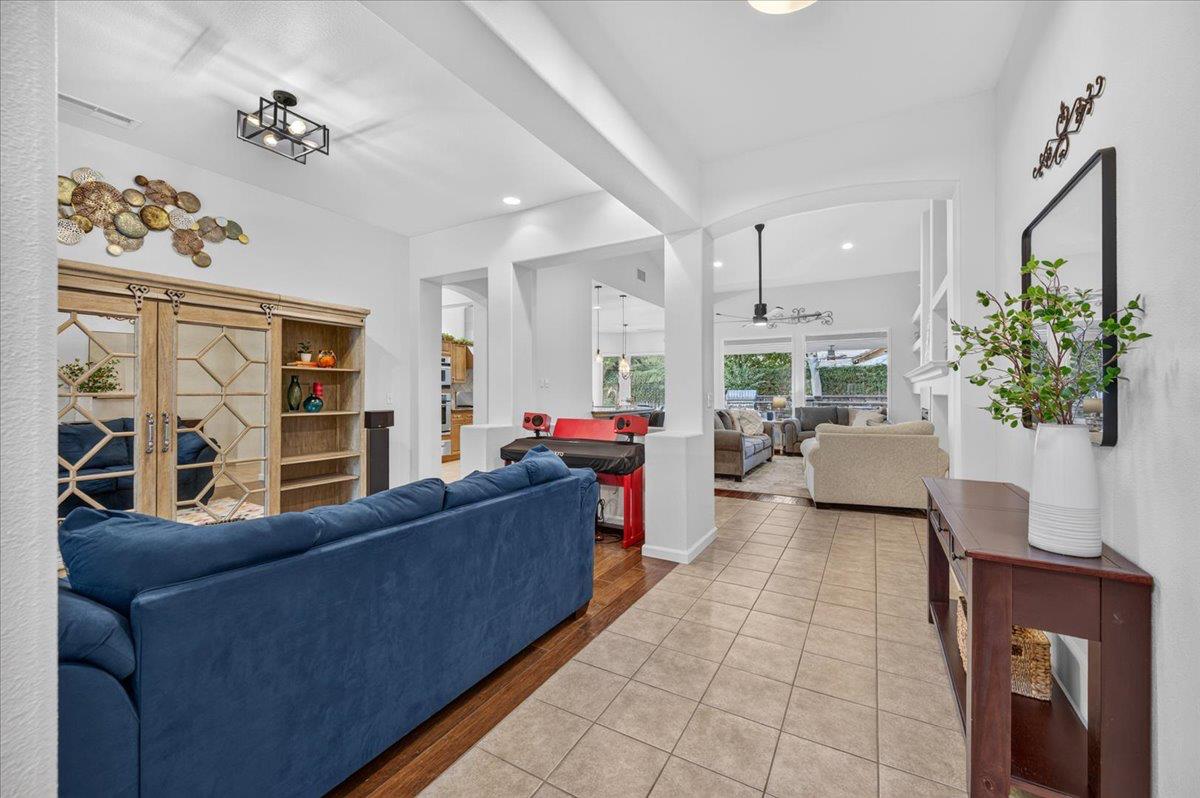 2551 Magill Ave, Clovis, CA 93611