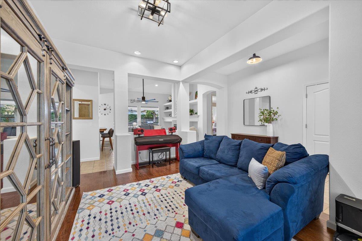 2551 Magill Ave, Clovis, CA 93611
