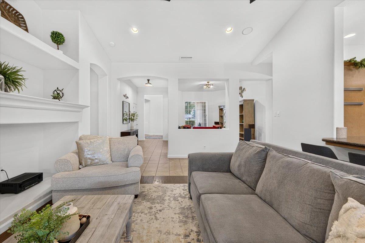 2551 Magill Ave, Clovis, CA 93611