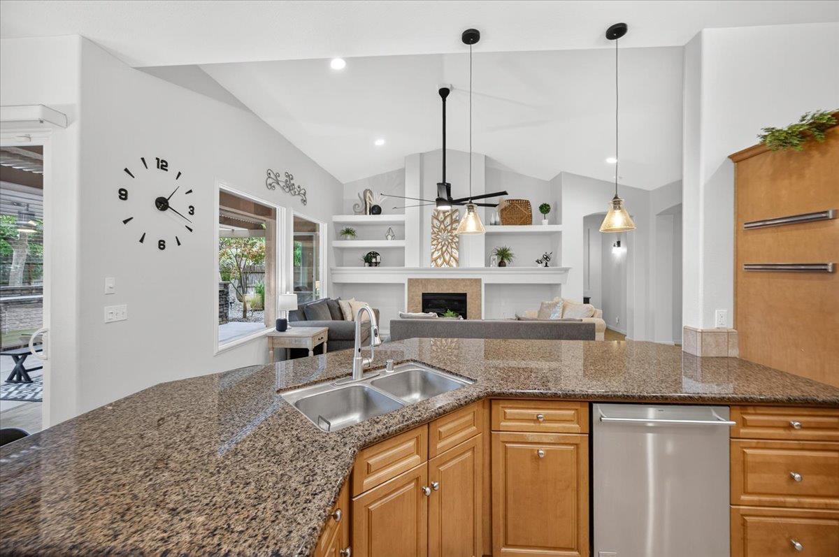 2551 Magill Ave, Clovis, CA 93611