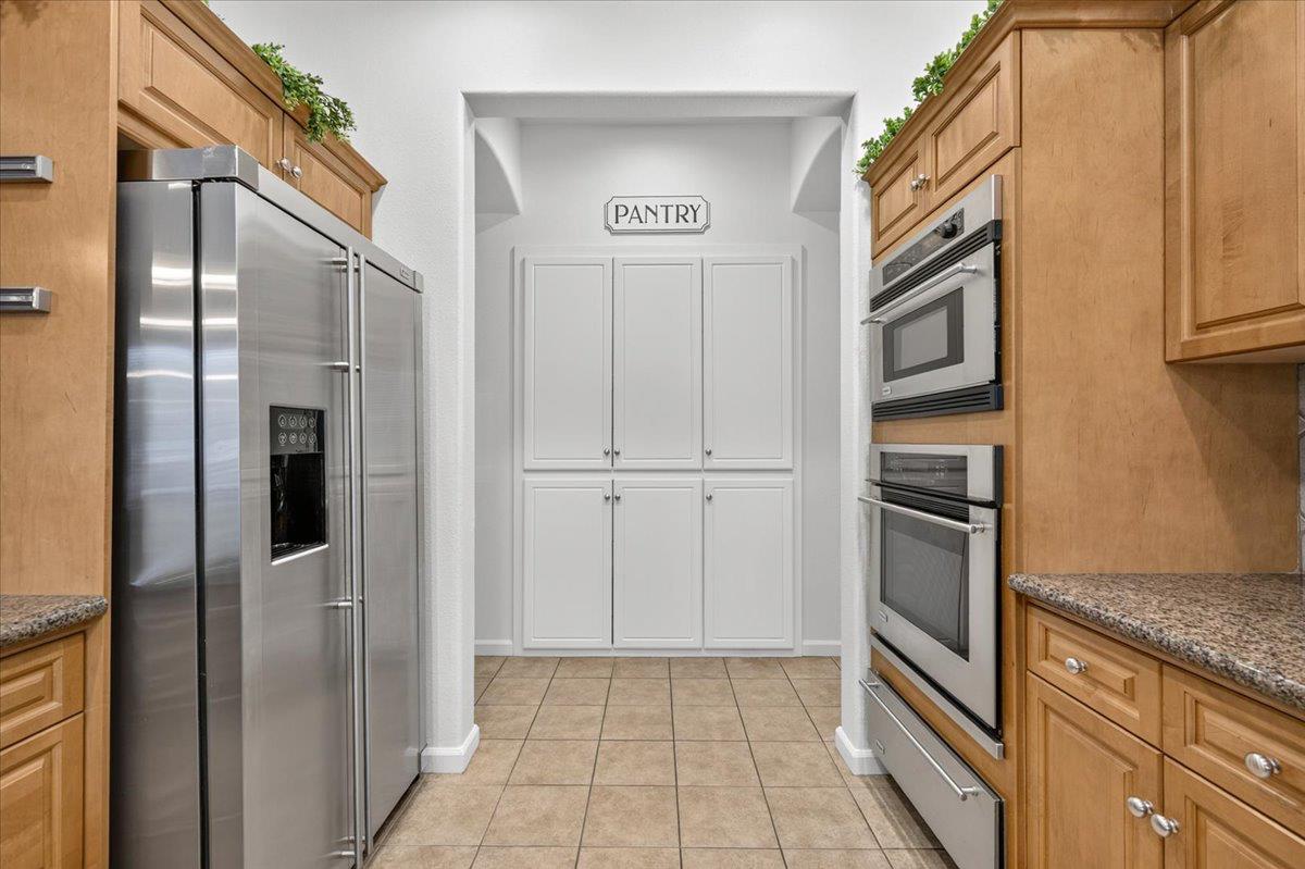 2551 Magill Ave, Clovis, CA 93611