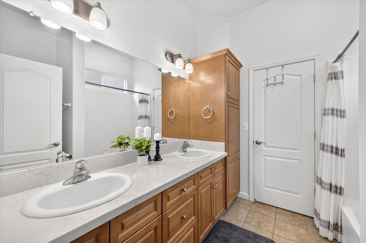 2551 Magill Ave, Clovis, CA 93611