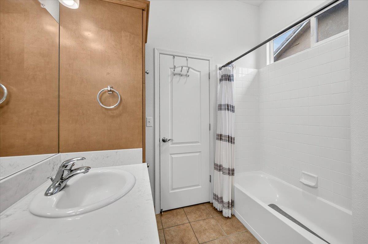 2551 Magill Ave, Clovis, CA 93611