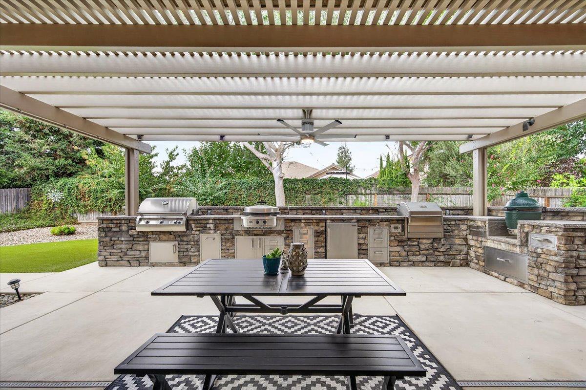 2551 Magill Ave, Clovis, CA 93611