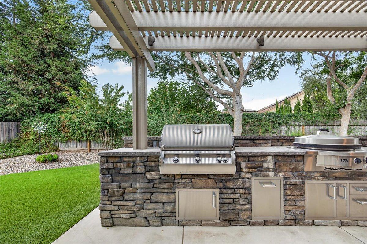 2551 Magill Ave, Clovis, CA 93611