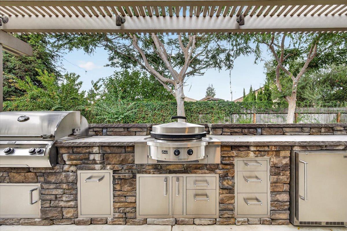 2551 Magill Ave, Clovis, CA 93611