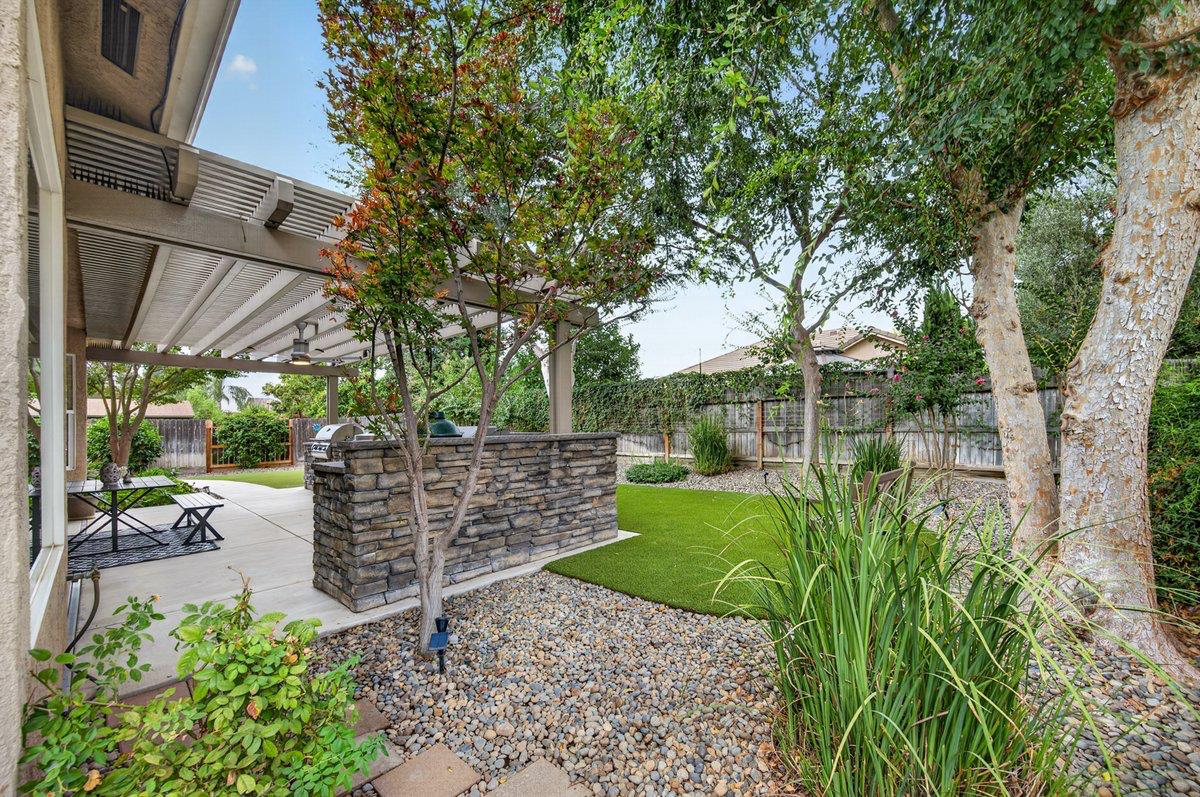 2551 Magill Ave, Clovis, CA 93611