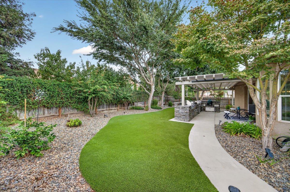 2551 Magill Ave, Clovis, CA 93611