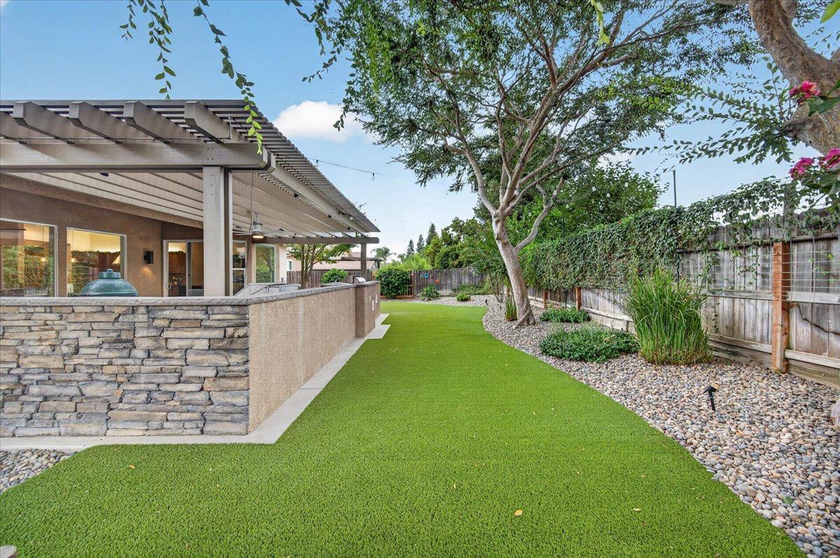 2551 Magill Ave, Clovis, CA 93611