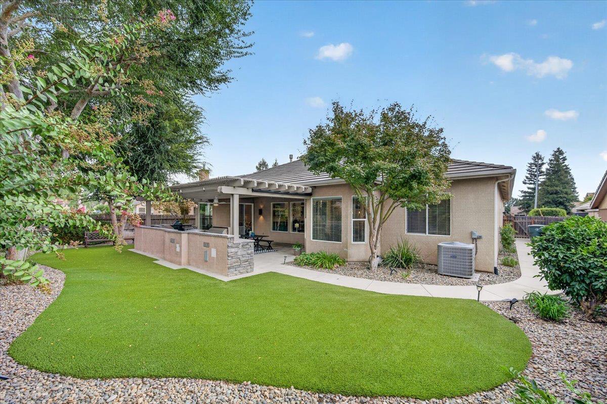 2551 Magill Ave, Clovis, CA 93611