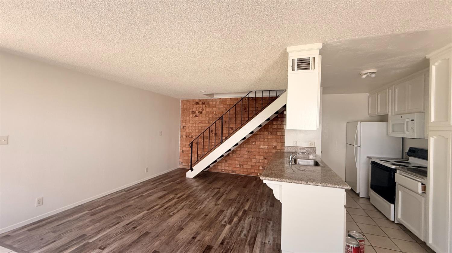 2694 W Fairmont Ave #101, Fresno, CA 93705